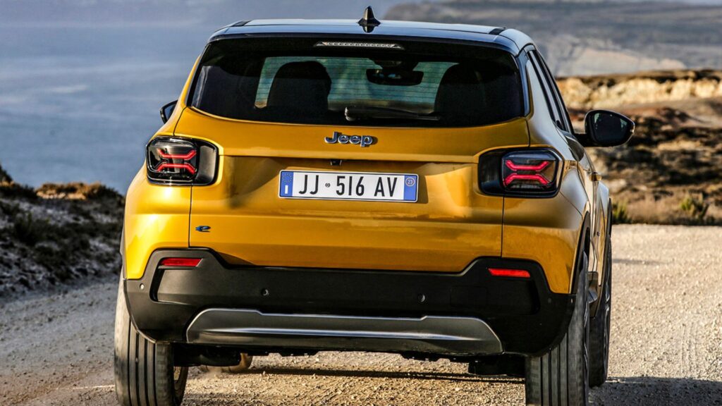 Traseira do Jeep Avenger 2026.