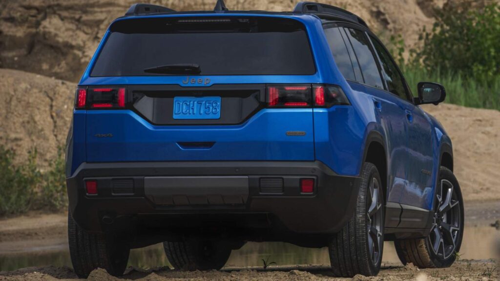 Traseira do Jeep Cherokee 2026.