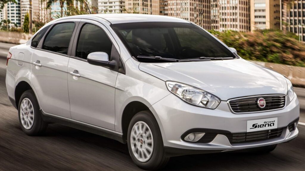 Fiat Grand Siena prata.
