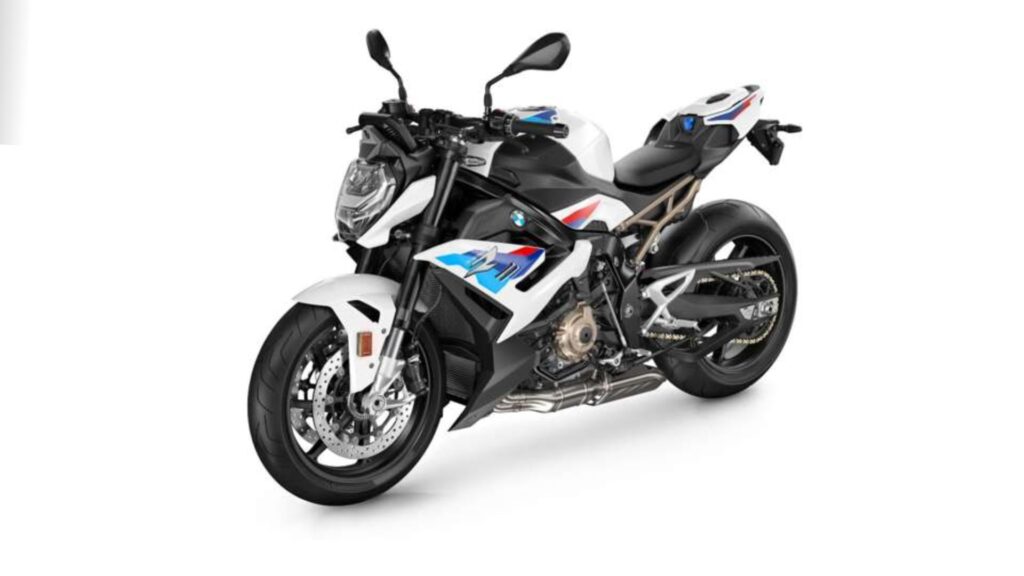 BMW S1000 R na diagonal.