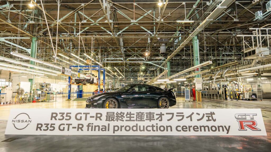 Nissan GT-R R35 NA DIAGONAL.