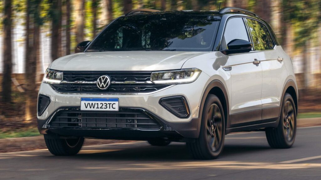T-Cross Highline 2026 branco na estrada.