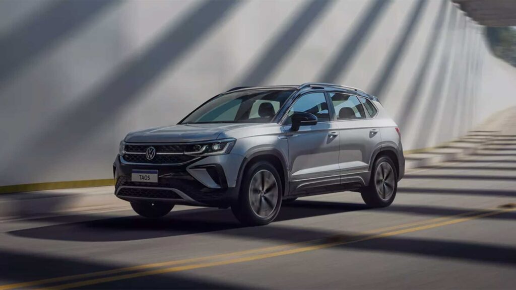 VW Taos 2025 na estrada.