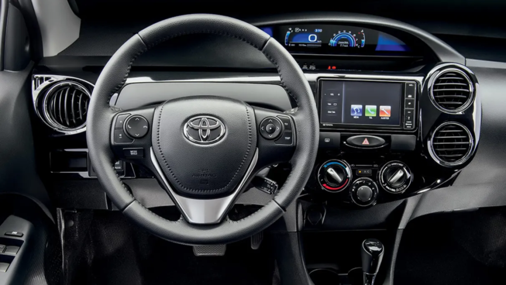 Interior do Toyota Etios.