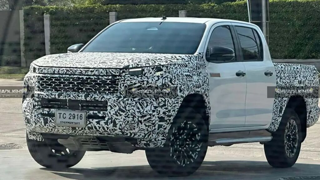 Toyota Hilux camuflada.