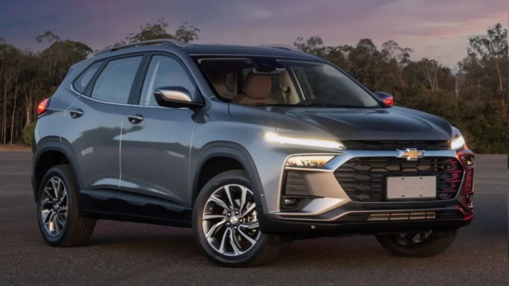 Tracker Premier 2026 cinza.
