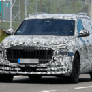 Novo Audi Q9 camuflada na estrada.