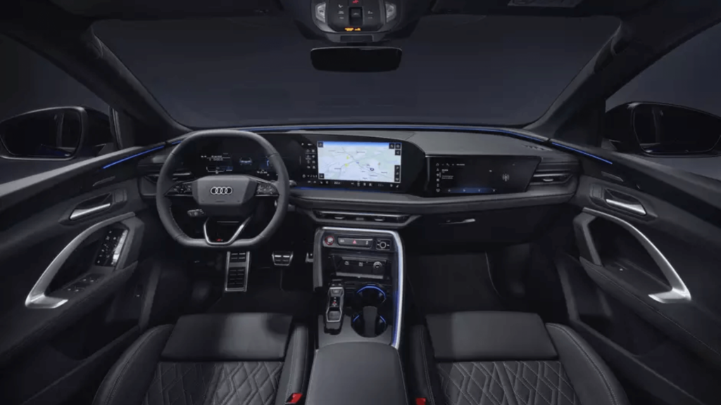 Interior do Audi SQ5 2025 no fundo cinza.