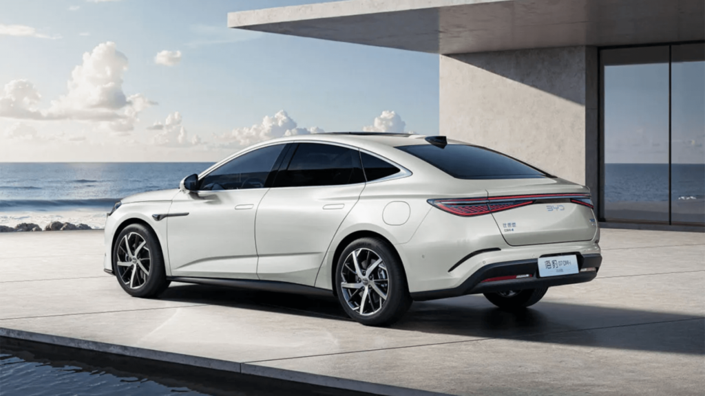 Traseira do BYD Seal 07 DM-i 2026.