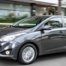 carros automáticos cinza em movimento na estrada.