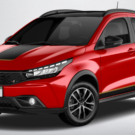 Fiat Argo Trekking 2026 vermelho parado no fundo branco.