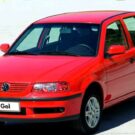 Volkswagen Gol G3 vermelho parado na diagonal.