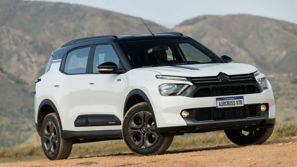 Citroën Aircross XTR 2026 branco parado na diagonal.