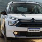 Frente do Citroën Aircross XTR 2026 branco em movimento.