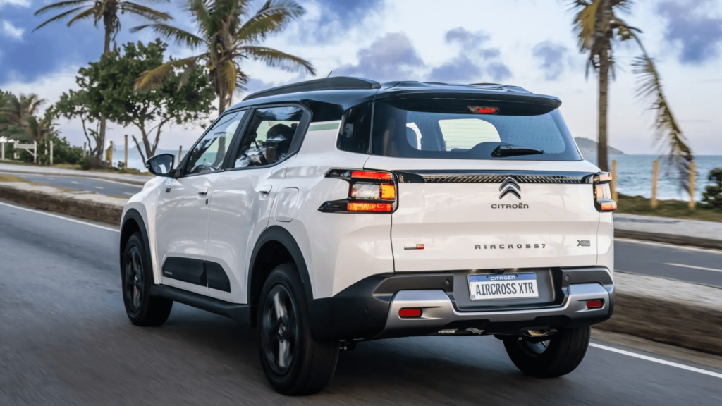Traseira do Citroën Aircross XTR 7 lugares.