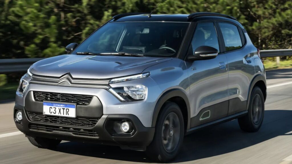 Citroën C3 2026  em movimento na estrada.