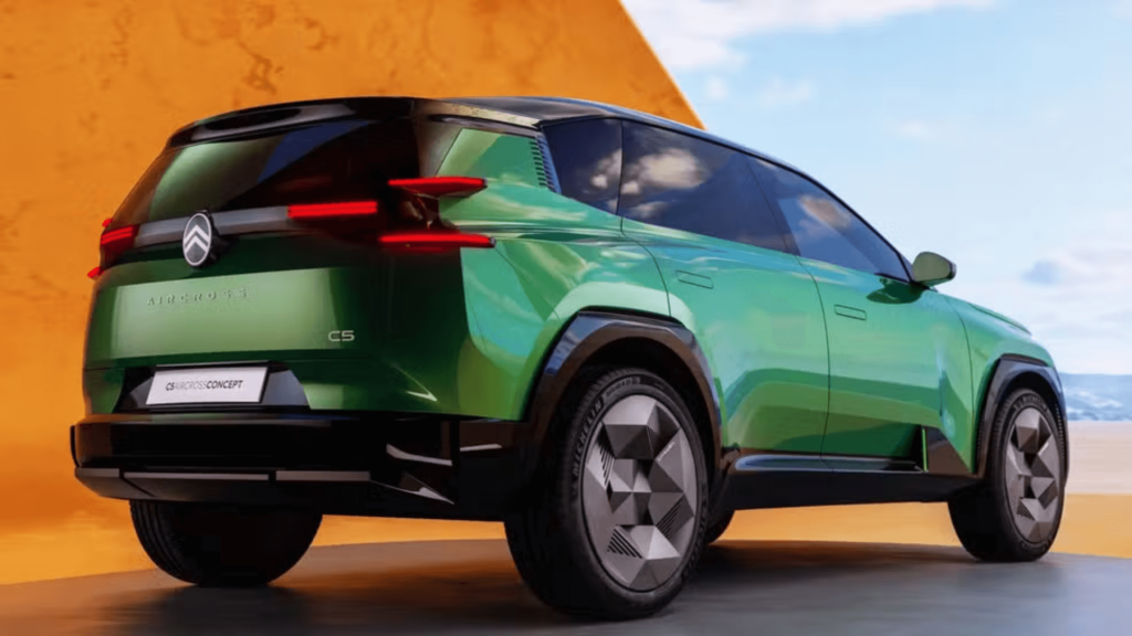 Traseira do Novo Citroën C5 Aircross híbrido.