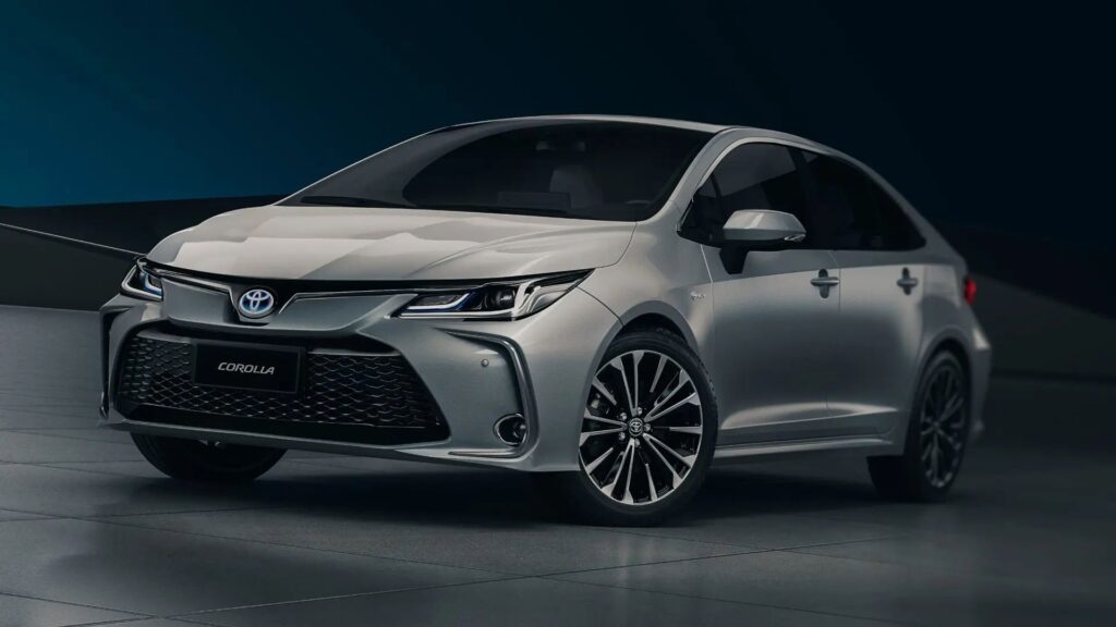 Novo Toyota Corolla GLi Hybrid na diagonal.