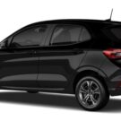 Traseira do Fiat Argo 1.0 2026 preto parado na diagonal em um fundo branco.