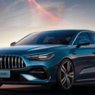 Geely Starshine 6 parado na diagonal.