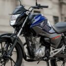 Honda CG 160 Start 2026 azul parada na diagonal.