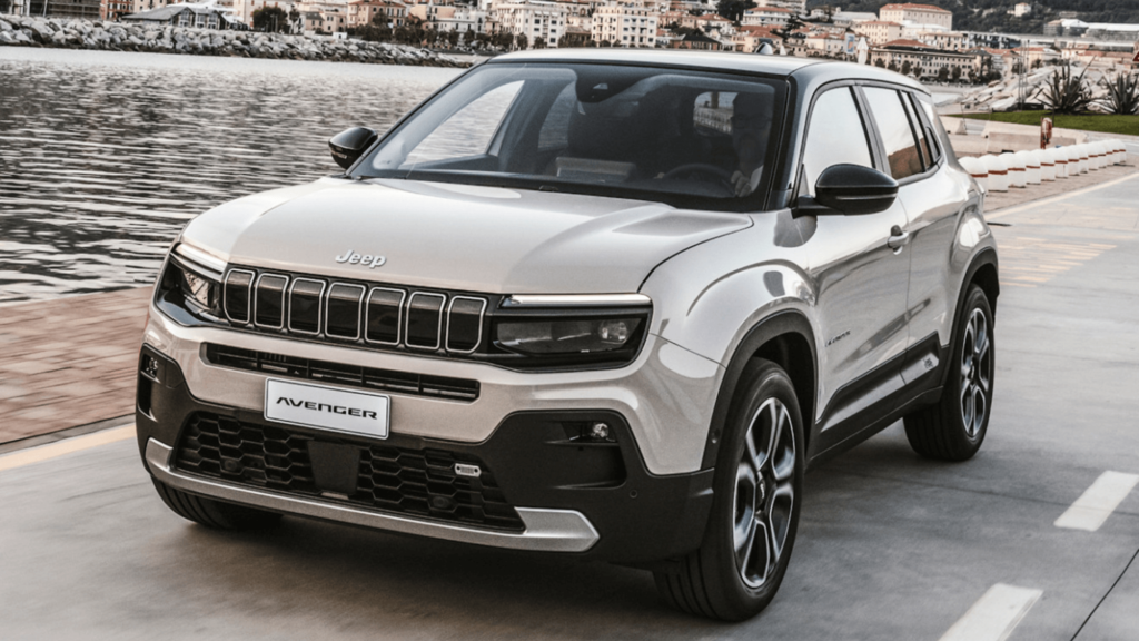 Jeep Avenger em movimento na estrada.