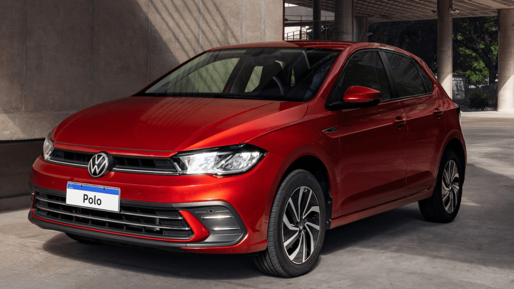 Volkswagen Polo Highline vermelho.