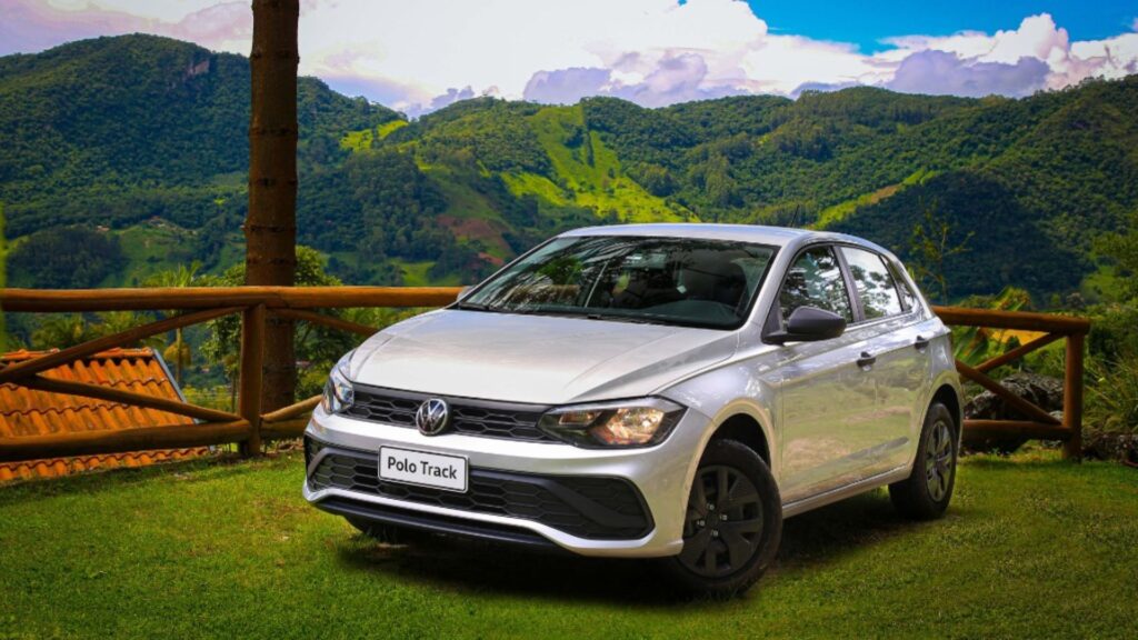 Volkswagen Polo 2026 prata na diagonal.