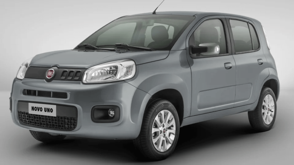 Fiat Uno cinza parado na diagonal.