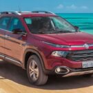 Fiat Toro bordo em movimento de frente na estrada.