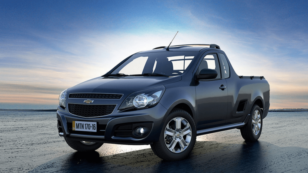 Chevrolet Montana cinza.