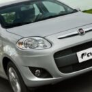 Fiat Palio prata de frente.