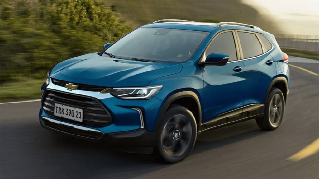 Chevrolet Tracker 2020 azul em movimento.