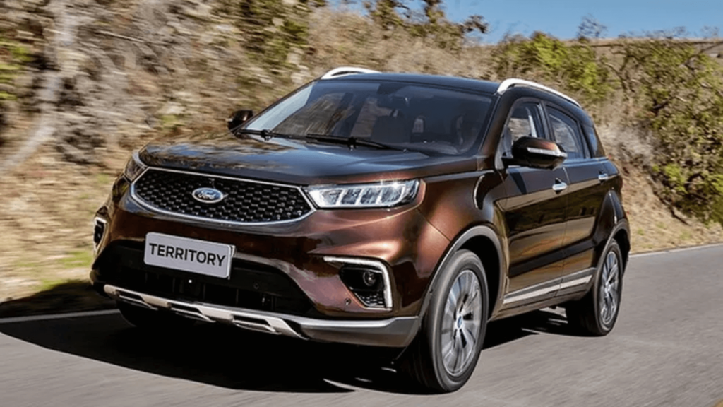 Ford Territory 2020 marrom em movimento na estrada.