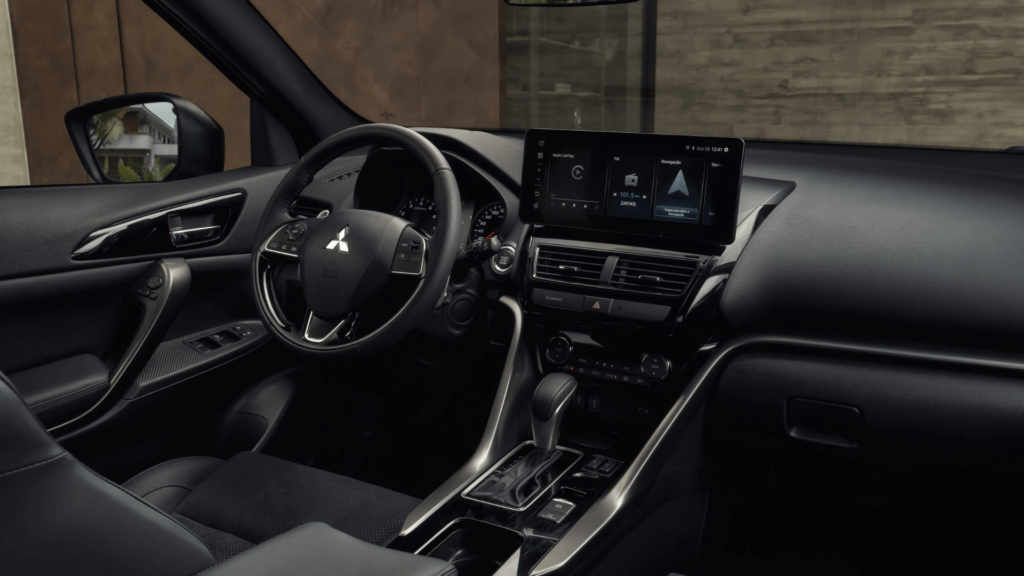 Interior do Mitsubishi Eclipse Cross Tarmac.