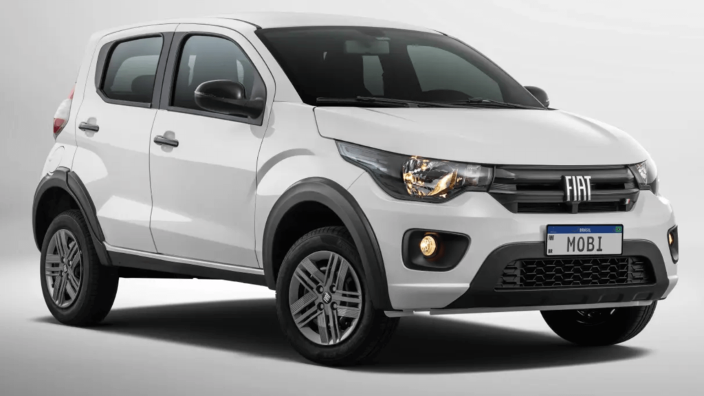 Fiat Mobi 2026 branco parado na diagonal em um fundo branco.