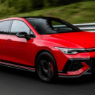 Novo Golf GTI Edition vermelho em movimento.