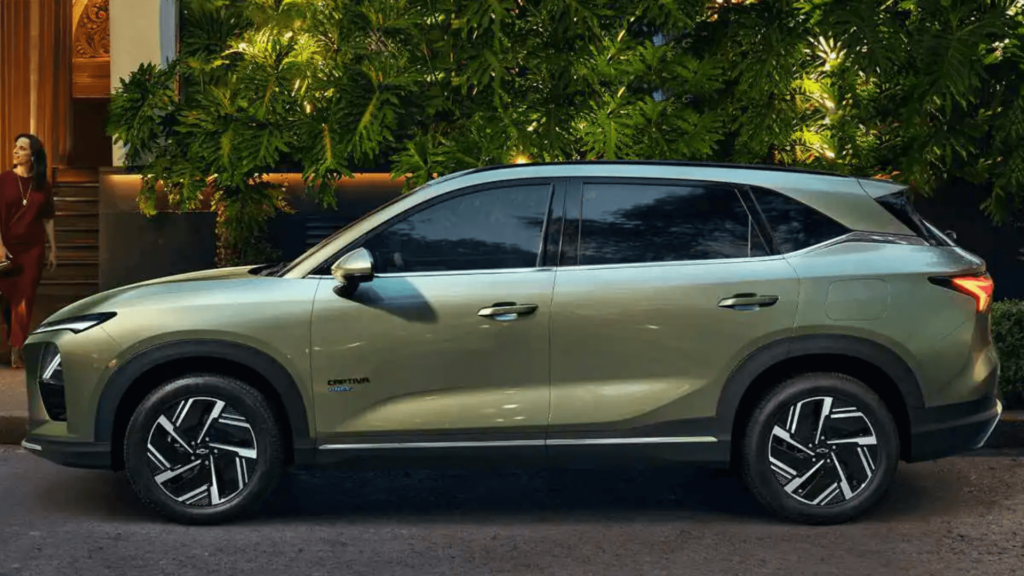 Lateral da Nova Chevrolet Captiva híbrida.