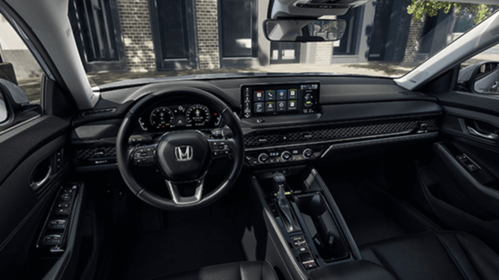 Interior do Honda Accord Advanced Hybrid 2025.