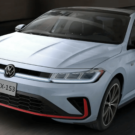 Jetta GLI 2026 azul de frente em movimento na estrada.