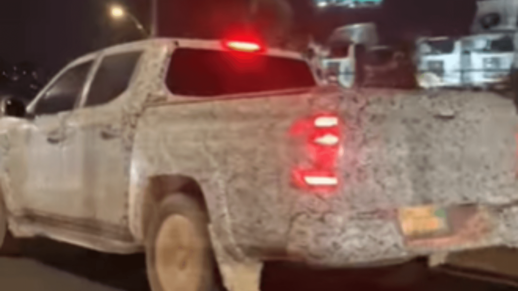 Traseira da Ram Dakota 2027 camuflada.