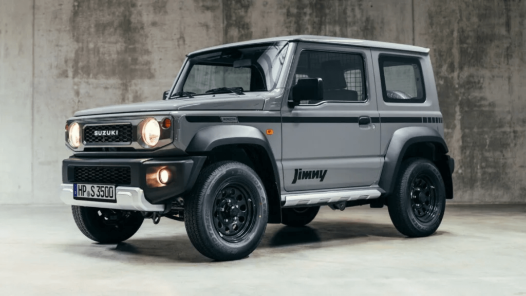 Suzuki Jimny Sierra 4You Allgrip cinza parado na diagonal.