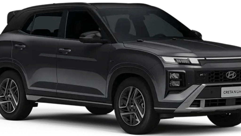 Hyundai Creta N Line TGDI preto parado na diiagonal em um fundo branco.