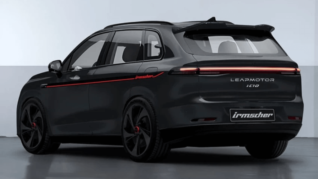 Traseira do Leapmotor i C10 preto parado.