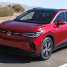 Nova geração do Volkswagen Tera vermelho em movimento na estrada.