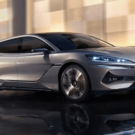 denza z9 gt cinza em movimento na estrada.