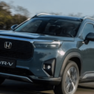 Honda WR-V EX 2026 azul em movimento na estrada.