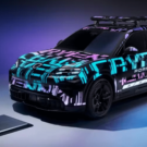 Novo Porsche Cayenne elétrico e um carregador por indução.