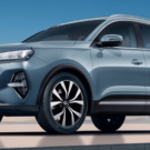 Caoa Chery Tiggo 7 2026 parado na diagonal.