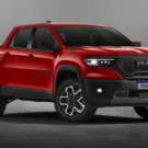 Ram Rampage vermelha parada no fundo cinza.